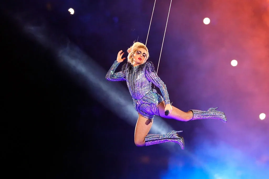 Леди Гага — одна из самых эпатажных знаменитостей современного Голливуда. Фото © Getty Images / Patrick Smith