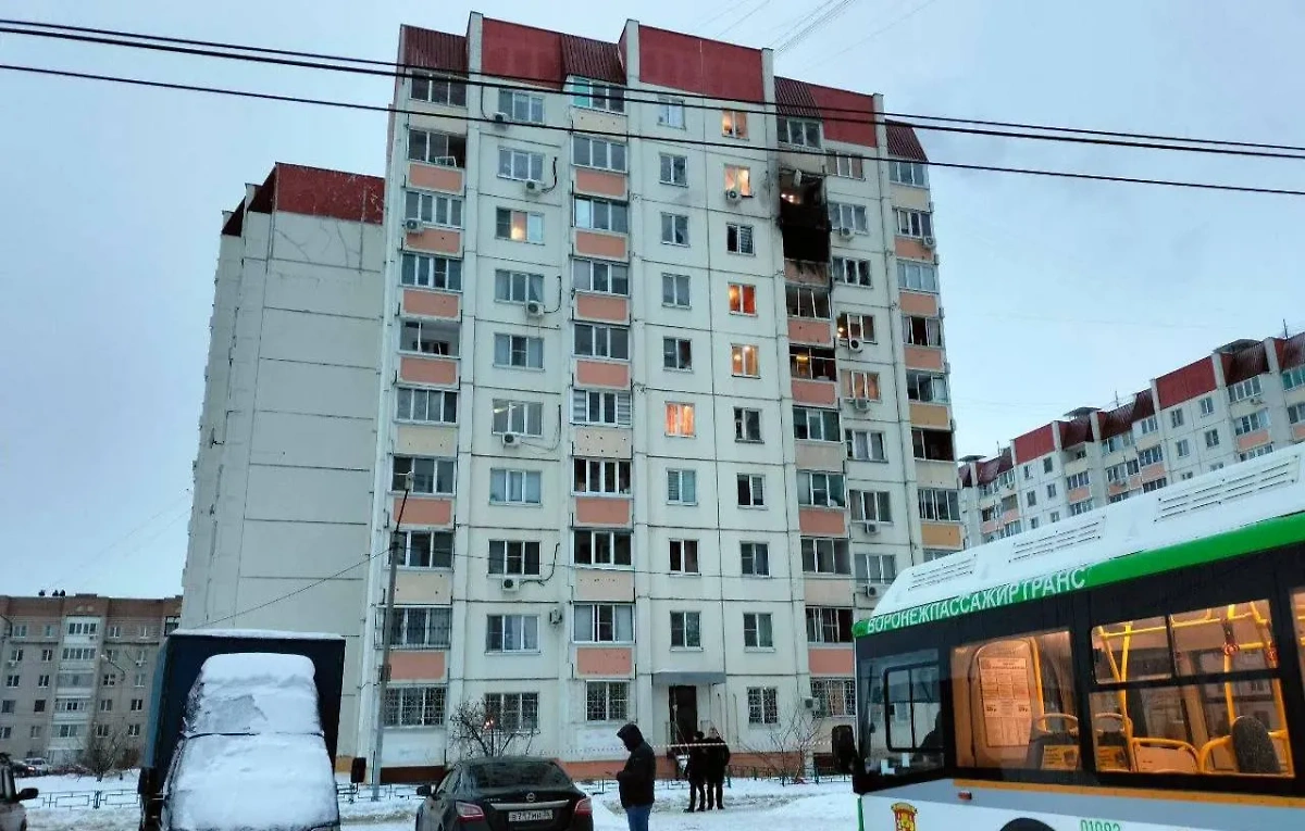 Один из домов, пострадавших при налёте беспилотников на Воронеж. Обложка © Telegram / Гусев