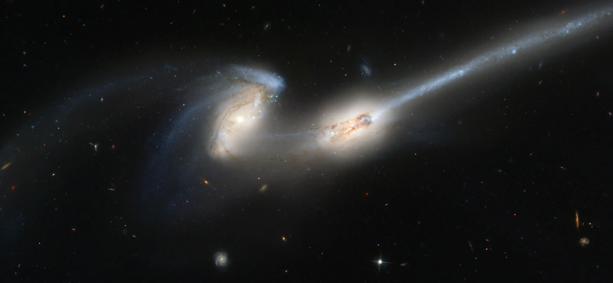 Галактики Мышки (две сливающиеся галактики в созвездии Волосы Вероники). Фото © Esahubble.org