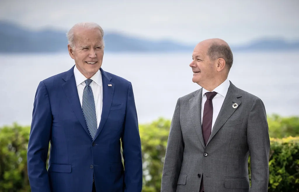 Американский лидер Джо Байден и канцлер Германии Олаф Шольц. Обложка © Getty Images / Michael Kappeler / picture alliance 