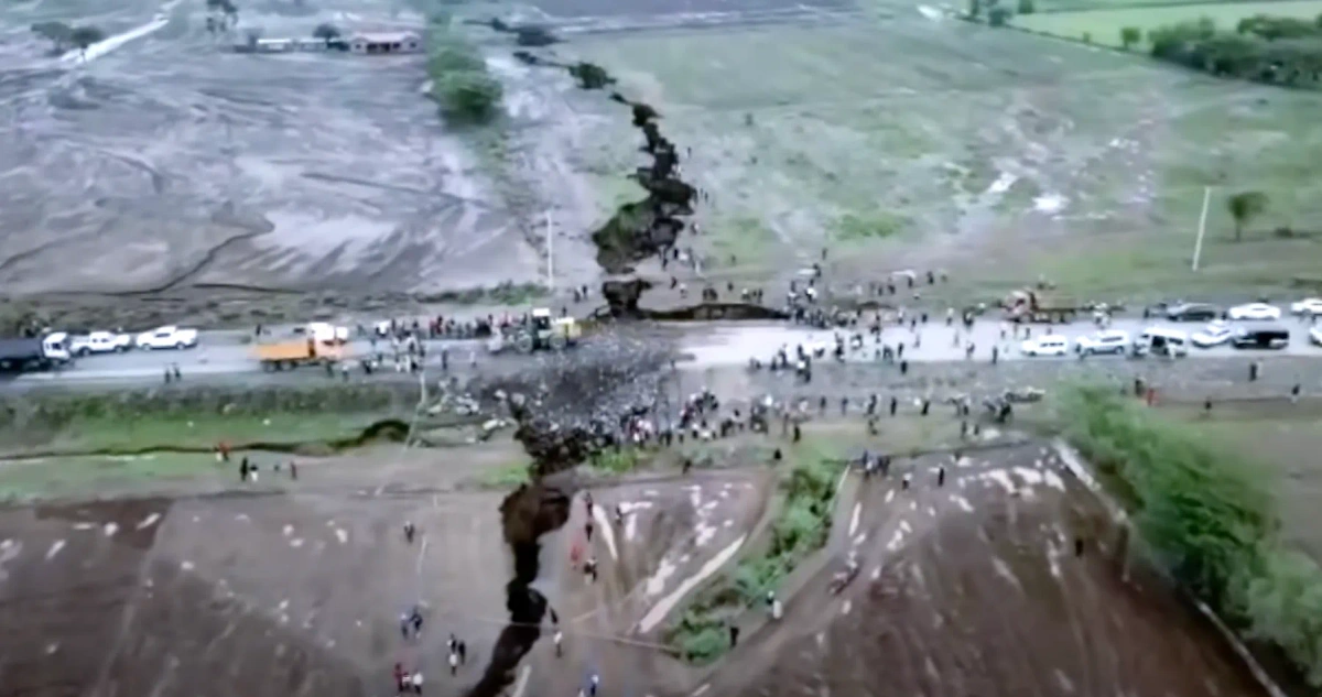 Восточно-Африканский тектонический разлом. Фото © Youtube / CBS News