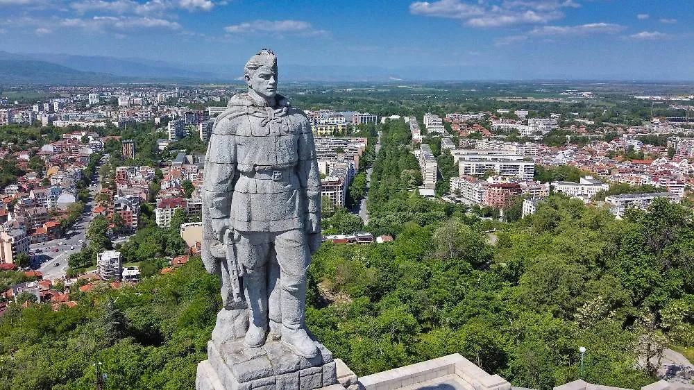 Памятник "Алёша" на холме Бунарджик в Пловдиве в Болгарии. Обложка © ТАСС / Игорь Ленкин