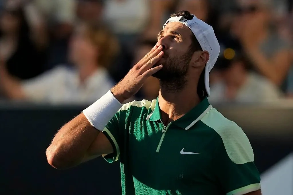 Российский теннисист Карен Хачанов в матче Australian Open. ТАСС / AP / Alessandra Tarantino