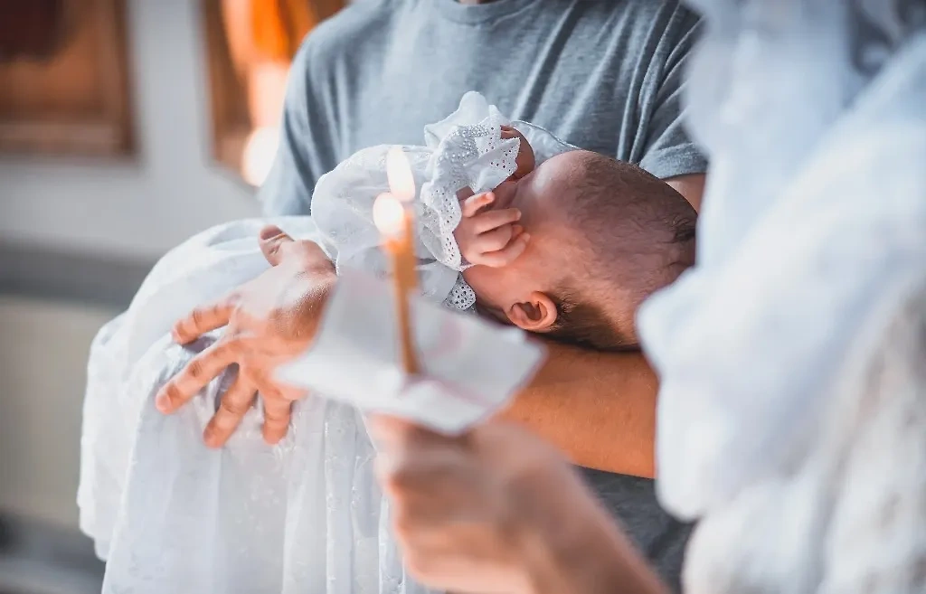 Беременным женщинам можно становиться крёстной мамой, и другие разоблачения мифов по теме крещения детей. Фото © Shutterstock