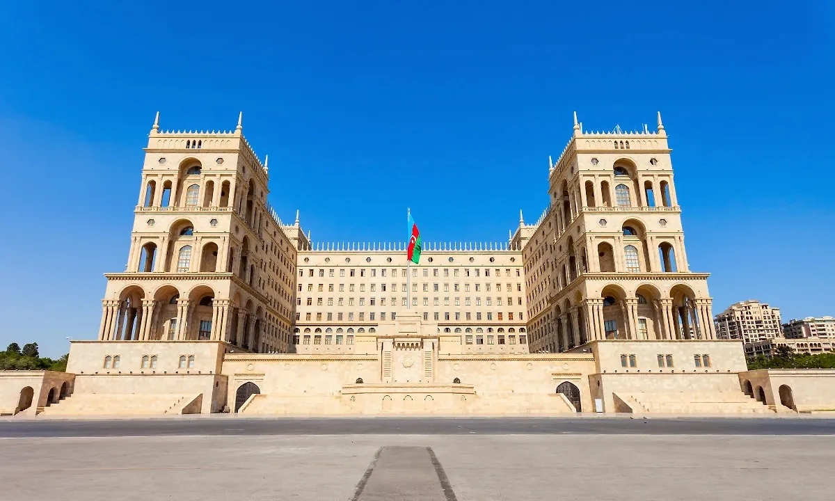 Дом Правительства Баку. Обложка © Shutterstock