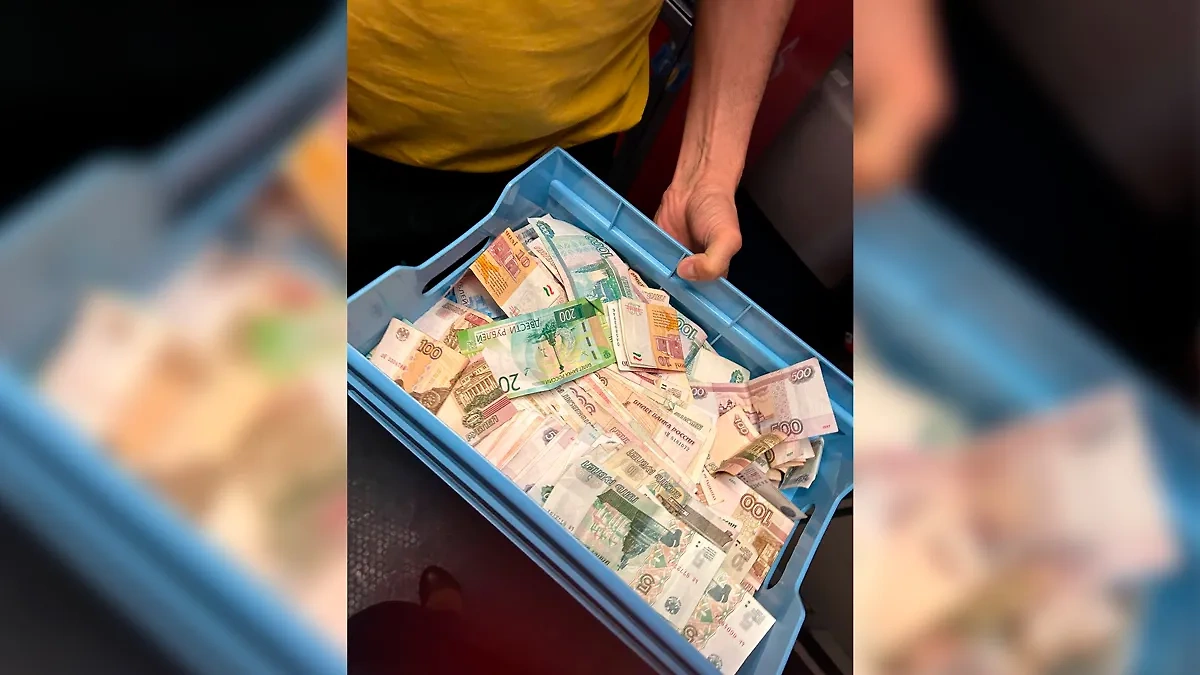 На рейсе авиакомпании "Уральские авиалинии" из Москвы в Душанбе родился ...