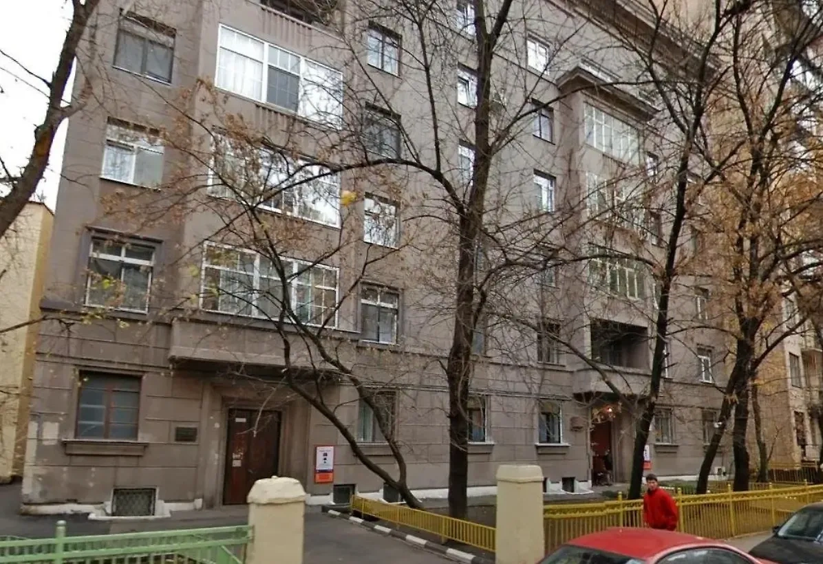 Дом в Спиридоньевском переулке, где жил Юрий Соломин с семьёй. Фото © Yandex.ru / maps 