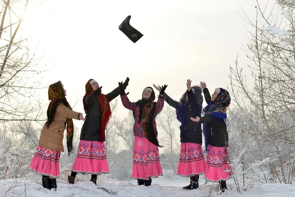 Гадания на любовь и суженого: как развлекались наши предки на Святки. Фото © ТАСС / Александр Колбасов