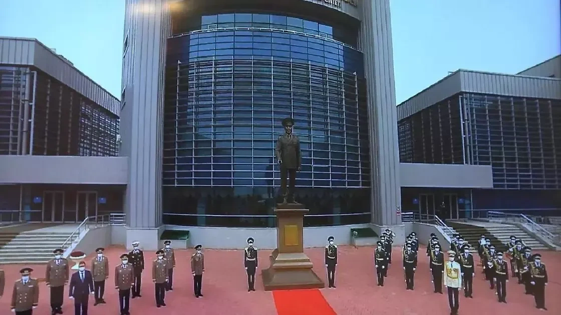 Открытие монумента Нурсултану Назарбаеву на территории Национального университета обороны в Астане. Фото © Официальный сайт президента Республики Казахстан