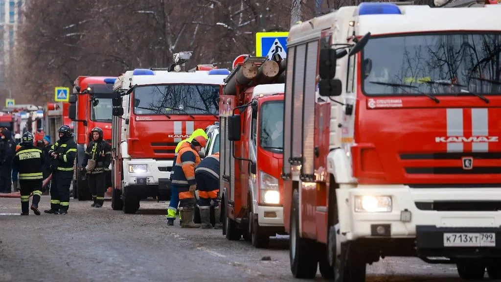 Трое взрослых и один ребёнок погибли во время пожара в московской квартире. Обложка © ТАСС / Владимир Гердо