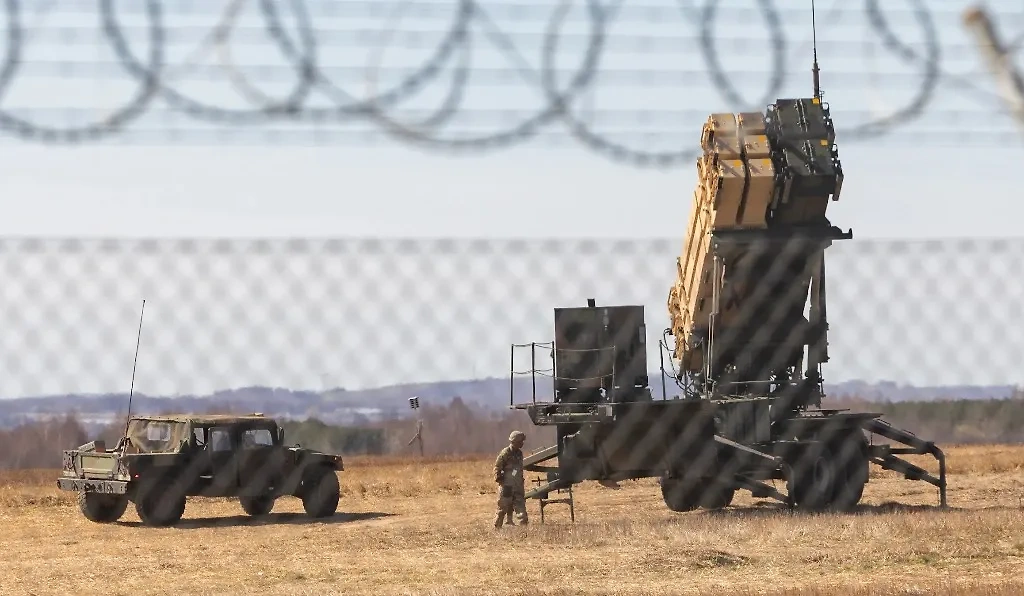 Американские зенитно-ракетные комплексы MIM-104 "Пэтриот", установленные на аэродроме в польском Жешуве недалеко от границы с Украиной. Обложка © ТАСС / Zuma