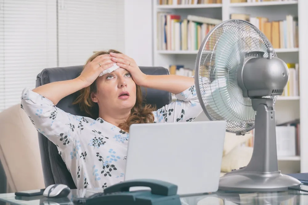 Комитет Госдумы по труду не поддержал сокращение рабочего дня в жару. Обложка © Shutterstock