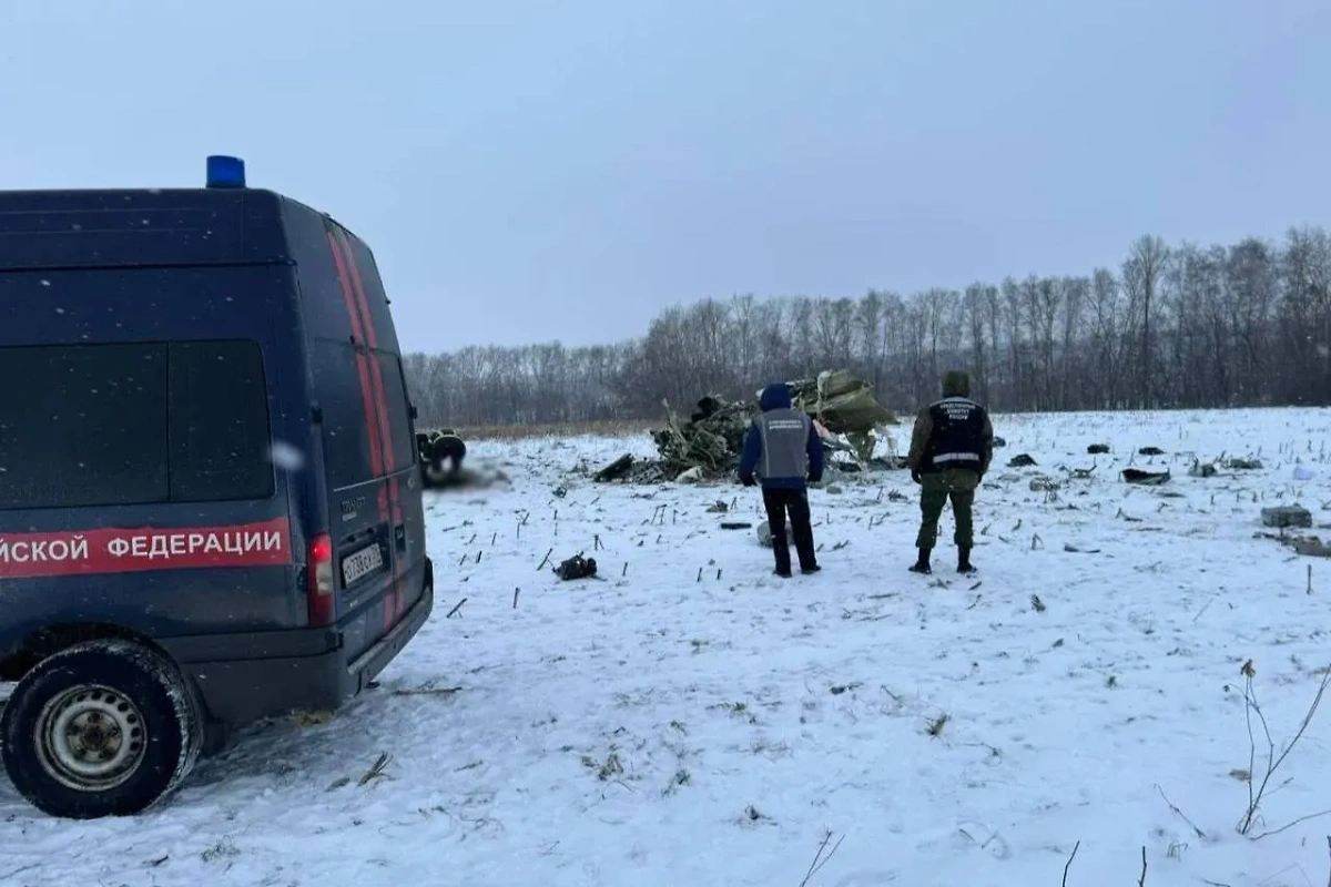 В обшивке упавшего под Белгородом Ил-76 нашли поражающие элементы ракеты. Обложка © LIFE