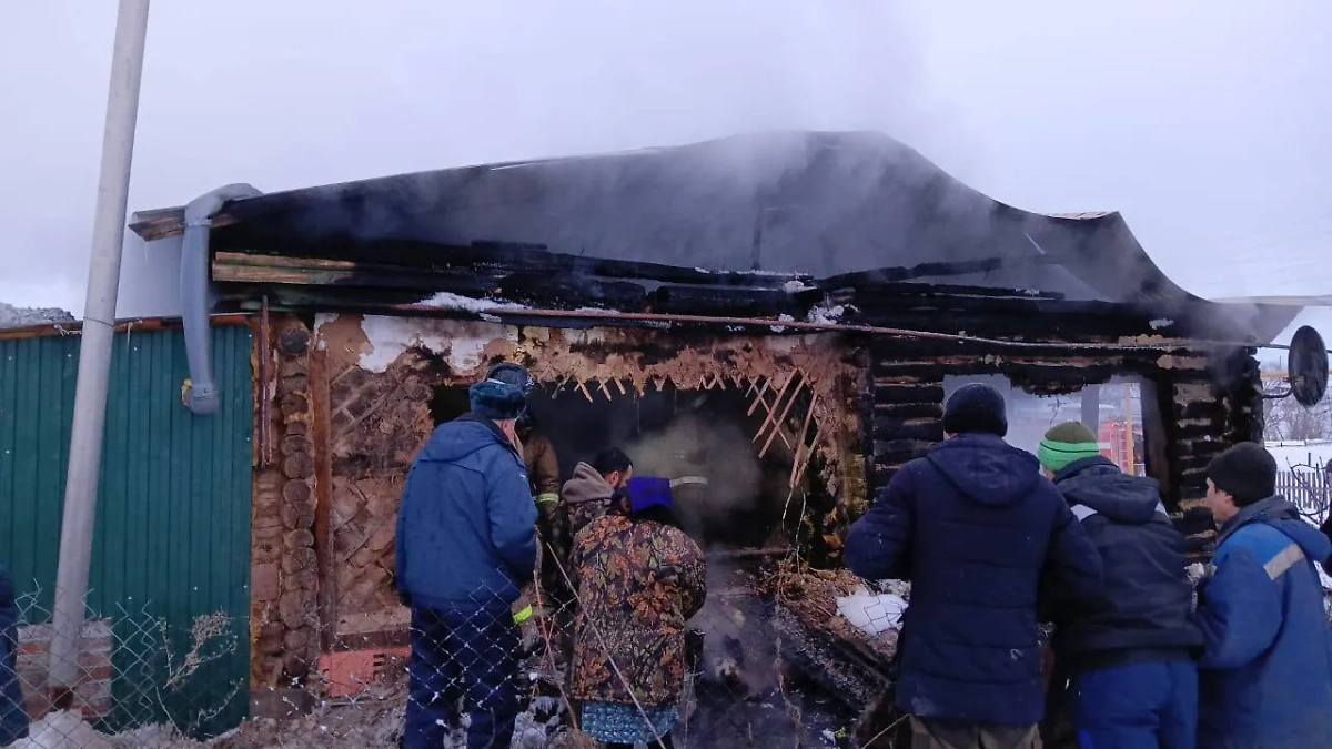 Последствия пожара в селе Новое Якушкино Самарской области, в результате которого погибла семья с трёхмесячным ребёнком. Фото © Telegram / Прокуратура Самарской области