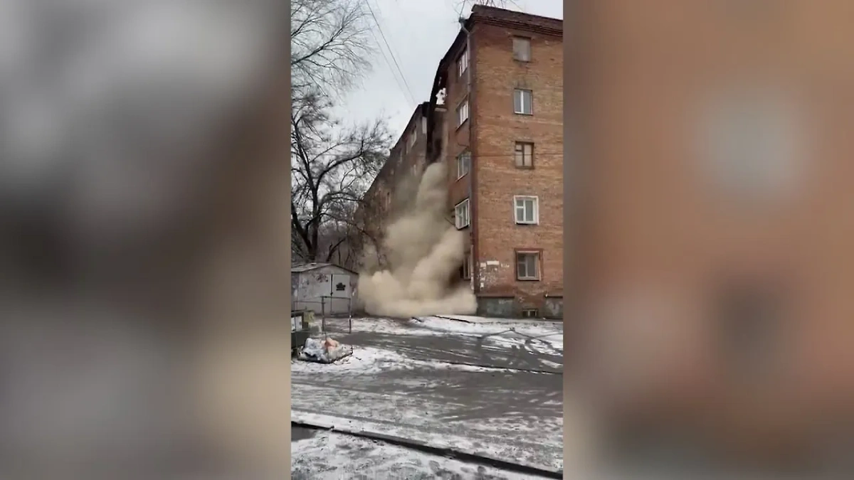 Подъезд, который обрушился в многострадальном доме на улице Нариманова. Обложка © VK / "Ростов Газета | Новости Ростова-на-Дону"