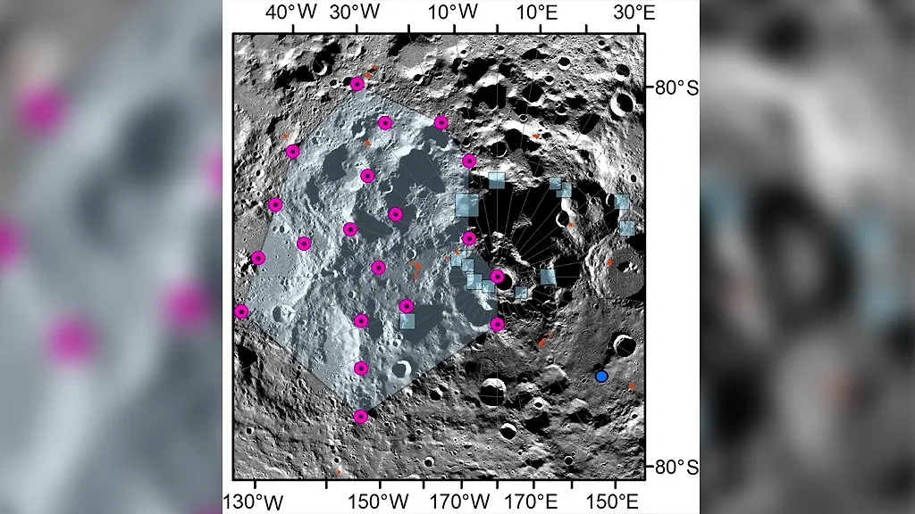 Места возможных оползней в результате лунотрясений (обозначены розовым цветом) и места возможных высадок астронавтов NASA по программе Artemis (обозначены голубыми квадратами). Фото © Iopscience.iop.org