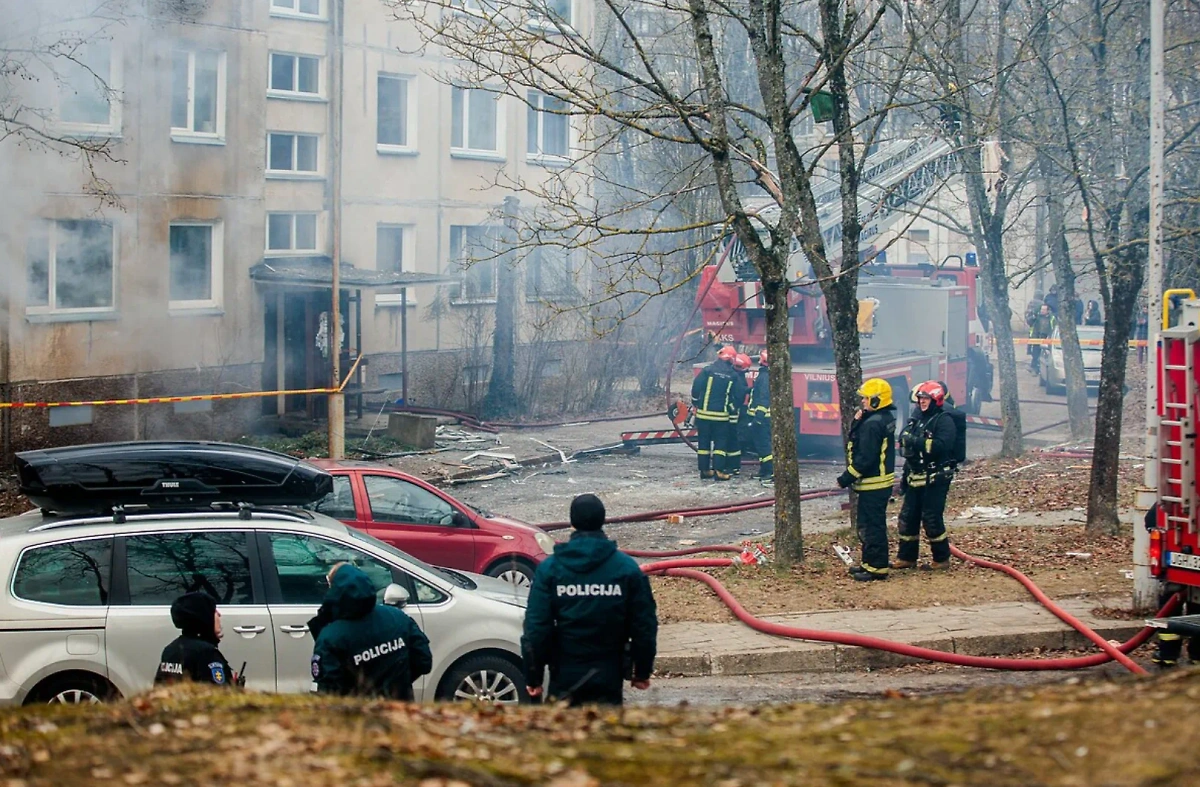 При пожаре в жилом доме в Вильнюсе погиб один человек. Обложка © lrt.lt / M. Gaučaitės-Znutienės / LRT nuotr