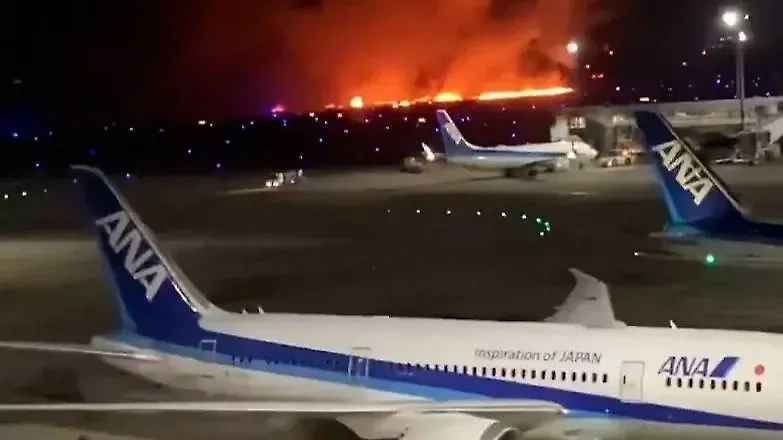 В Токио при посадке загорелся самолёт. Обложка © X (Twitter) / Breaking Aviation News &amp; Videos