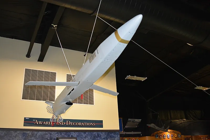 Ракета ADM-160B MALD. Обложка © Wikipedia / Air Force Armament Museum