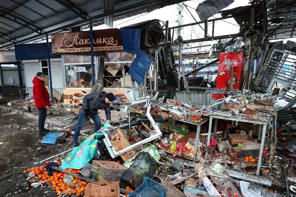 Донецк. Разрушенный рынок "Меркурий" в микрорайоне Текстильщик. Фото © Дмитрий Ягодкин / ТАСС 