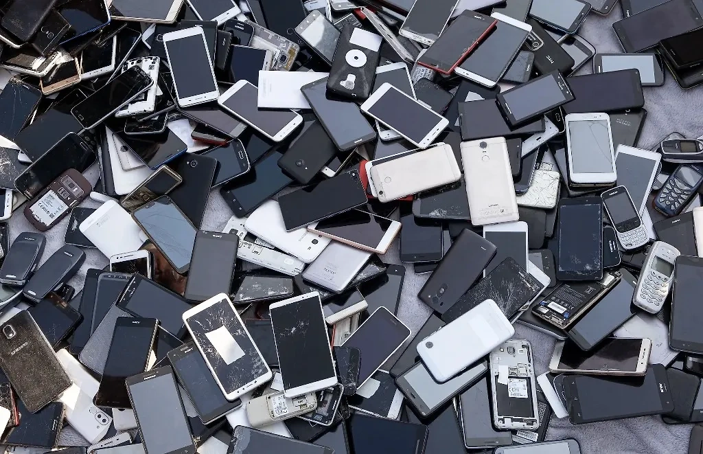 24 января отмечается День утилизации мобильных телефонов. Фото © Shutterstock