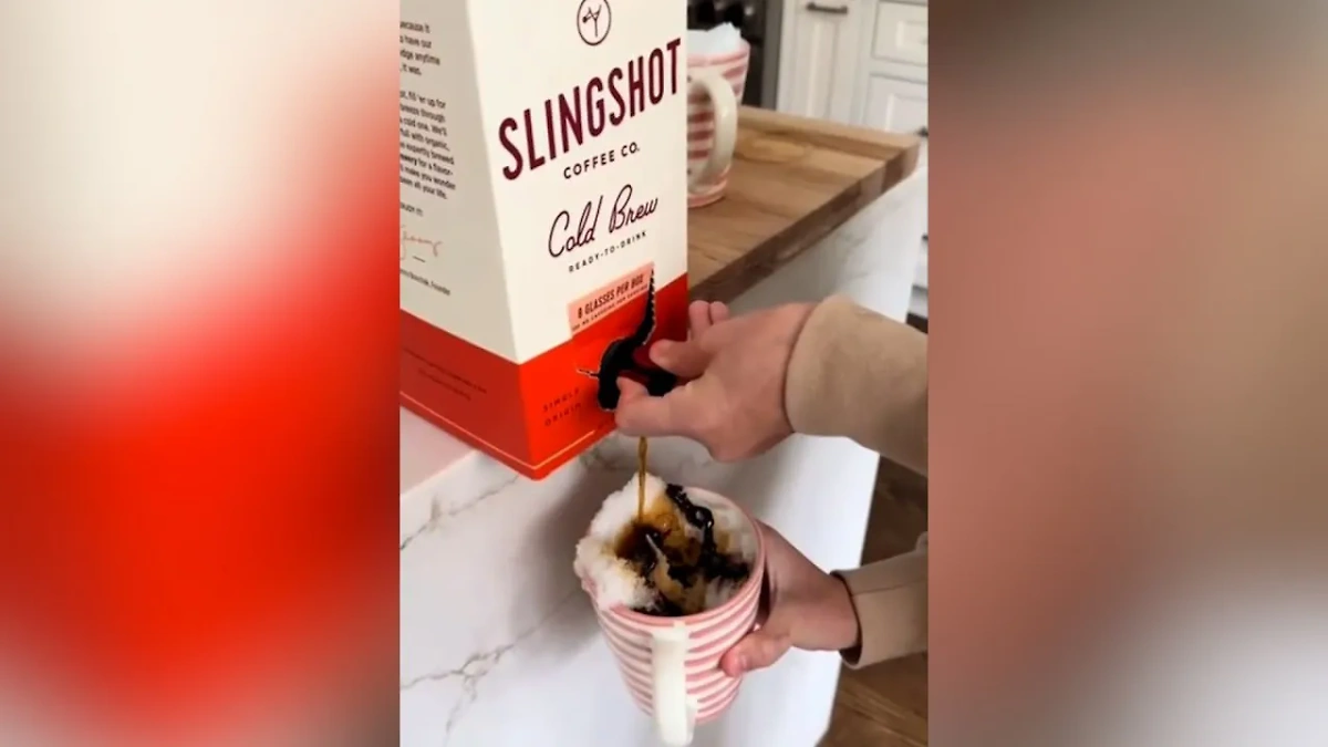 Актриса Риз Уизерспун сделала кофе, используя воду из снега. Видео © Instagram (соцсеть запрещена в РФ; принадлежит корпорации Meta, которая признана в РФ экстремистской) / reesewitherspoon