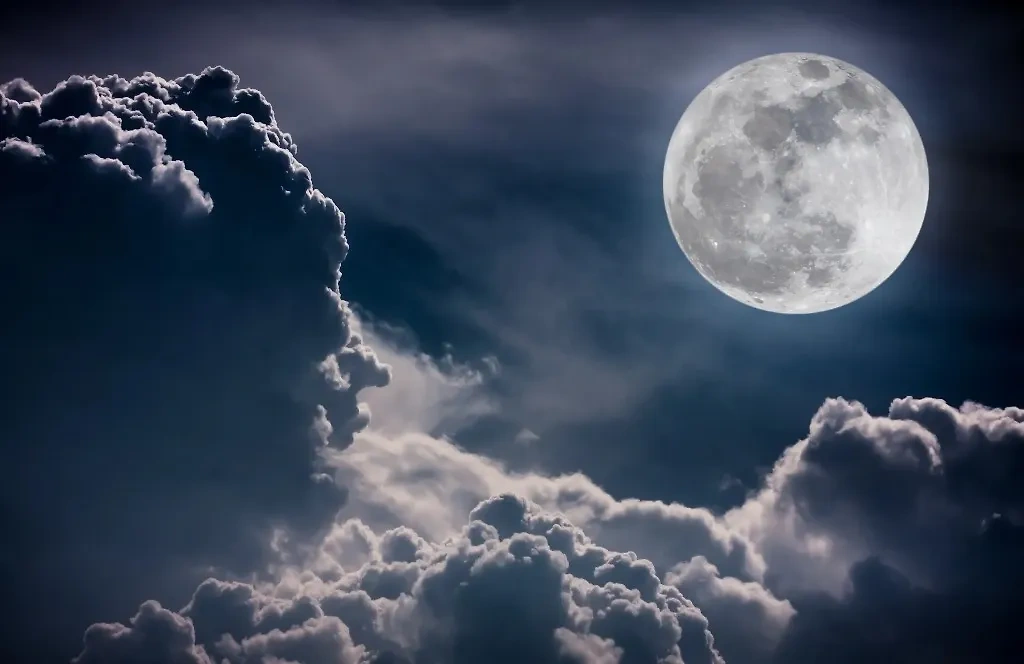 Волчья Луна — первое полнолуние в 2024 високосный год. Что такого особенного случится? Фото © Shutterstock