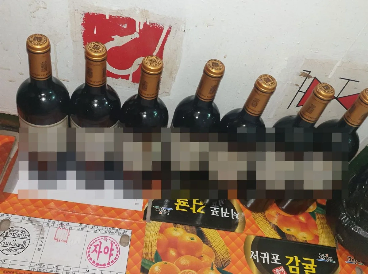 Найденный на судне из Южной Кореи контрабандный алкоголь. Фото © Предоставлено Лайфу