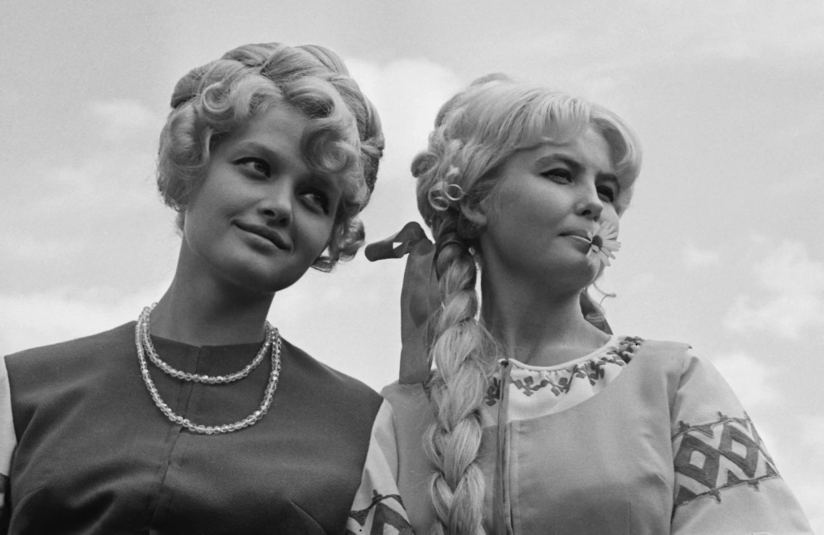 Причёски 80-х в СССР смотрелись стильно для того времени и поэтому пользуются популярностью сейчас. Фото © ТАСС / Виталий Созинов, Борис Трепетов