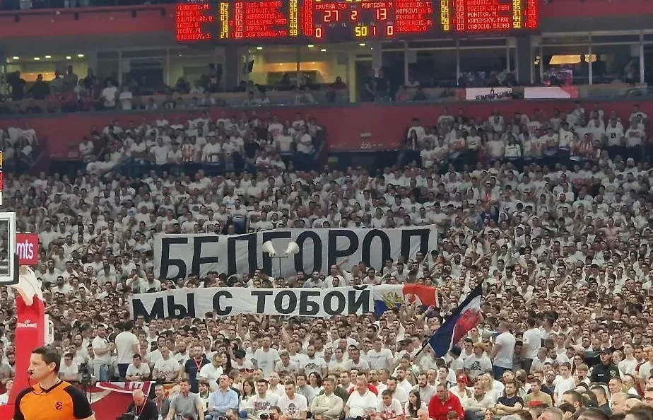 Баннер на матче баскетбольной Евролиги в Белграде. Обложка © YouTube / Thogden