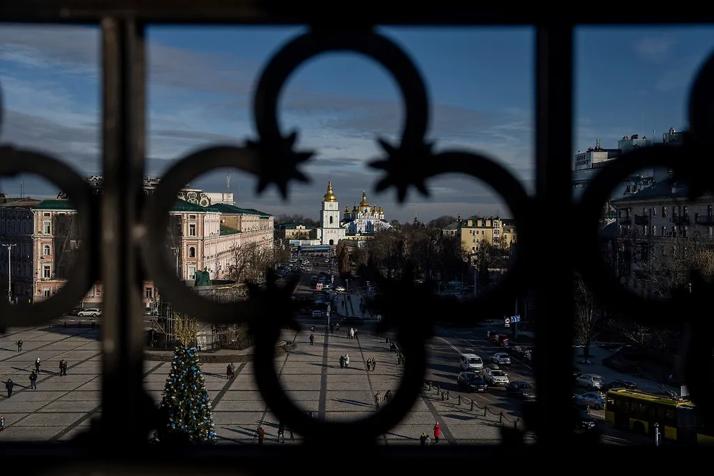 Киев, вид на Михайловский Златоверхий монастырь. Обложка ©TASS / AP / Evgeniy Maloletka