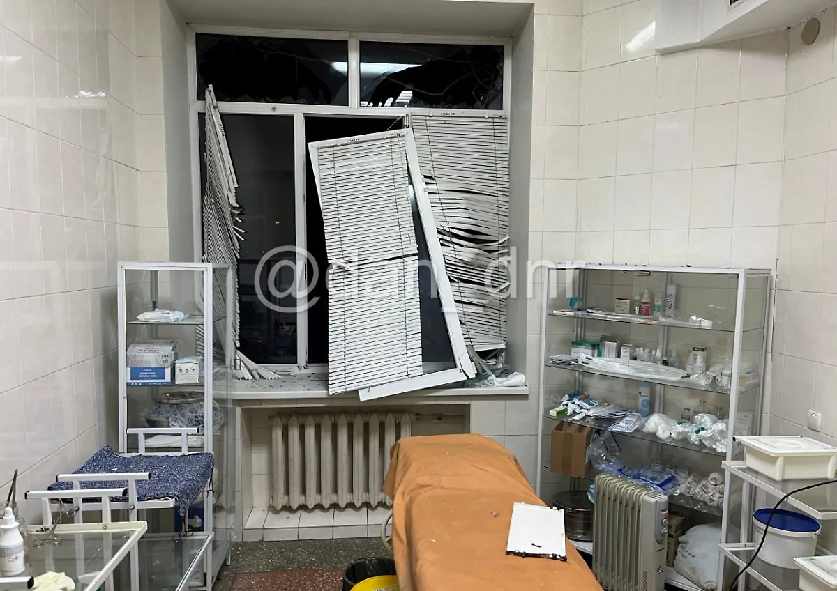 Повреждения больницы в Ленинском районе Донецка. Обложка © T.me / Донецкое агентство новостей