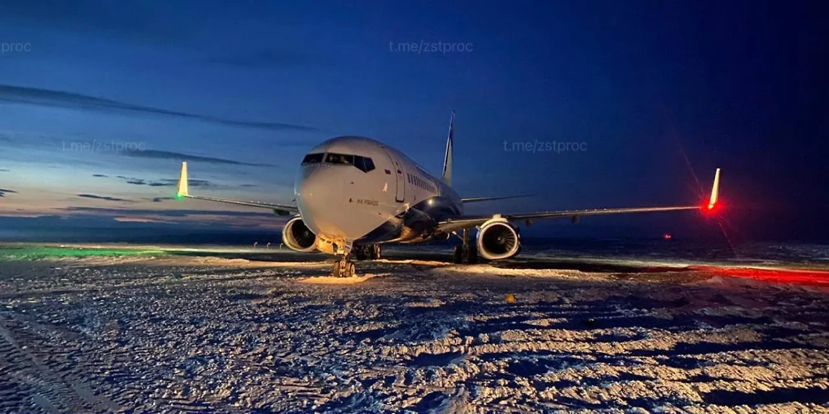 Boeing 737 авиакомпании Nordstar выкатился за пределы ВПП в аэропорту Норильска. Обложка © Telegram / Западно-Сибирская транспортная прокуратура