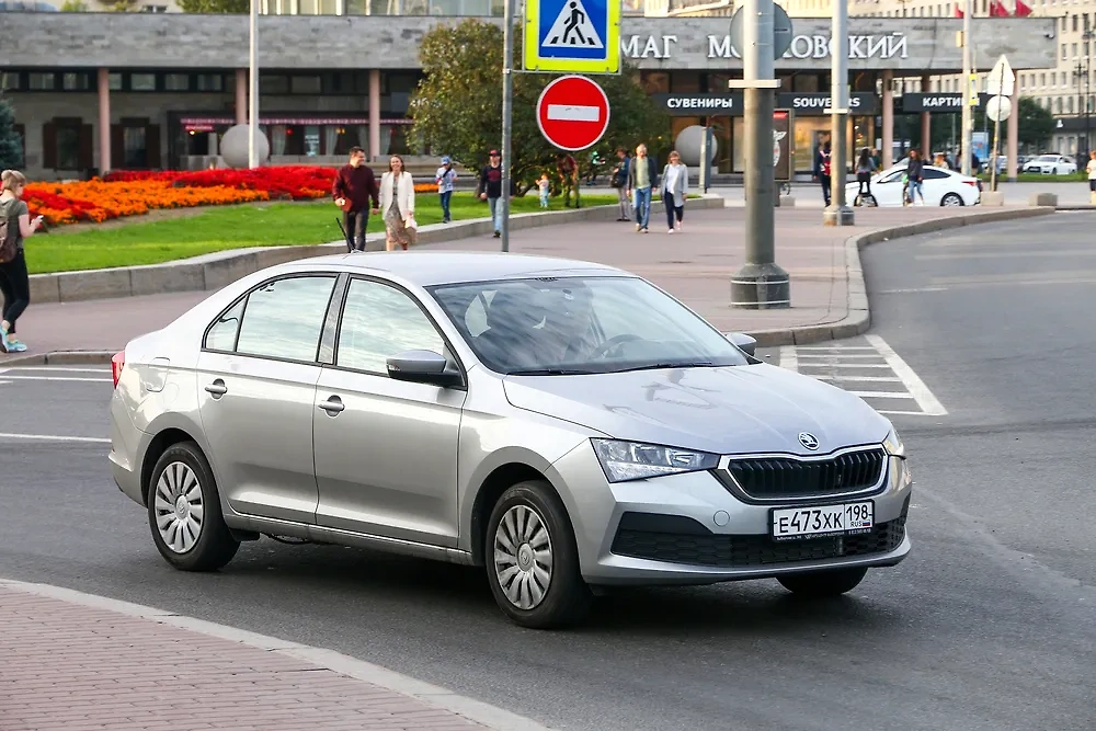 Skoda Rapid I Рестайлинг. © Shutterstock / FOTODOM / Art Konovalov