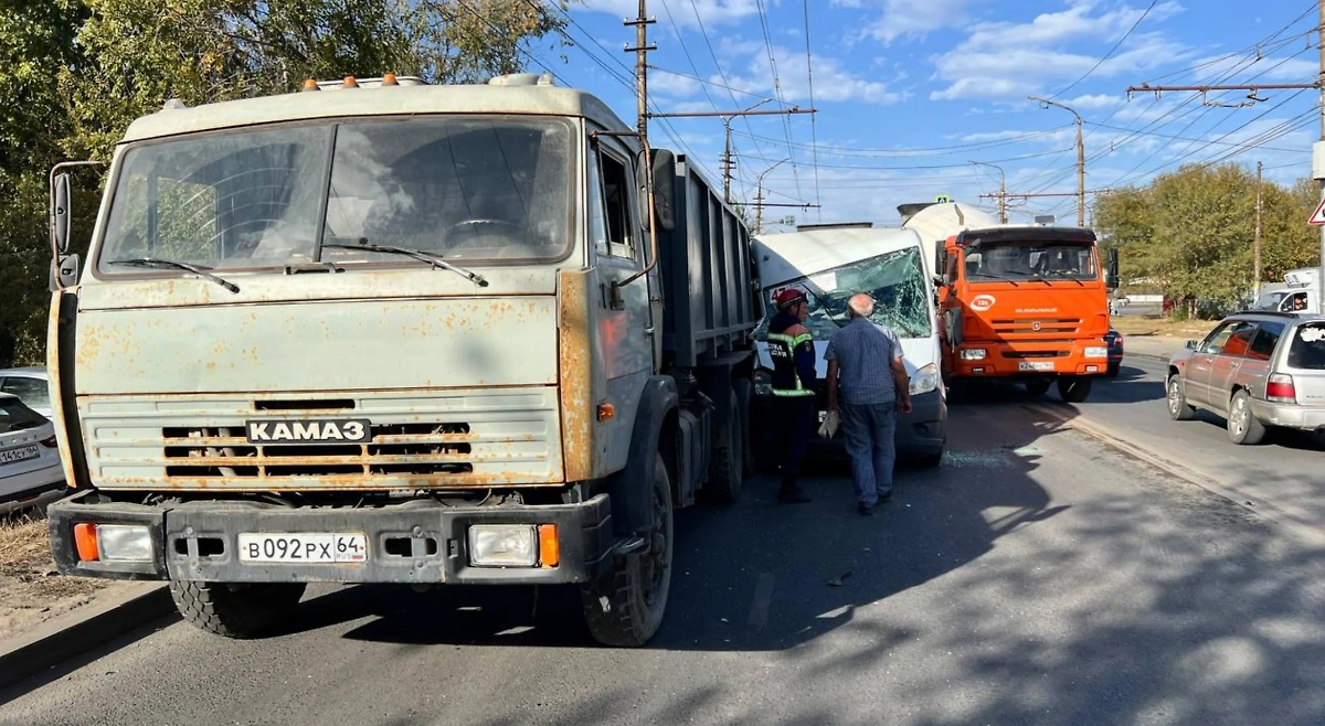 ДТП в Саратовской области. Обложка © Telegram / Юрий Юрин