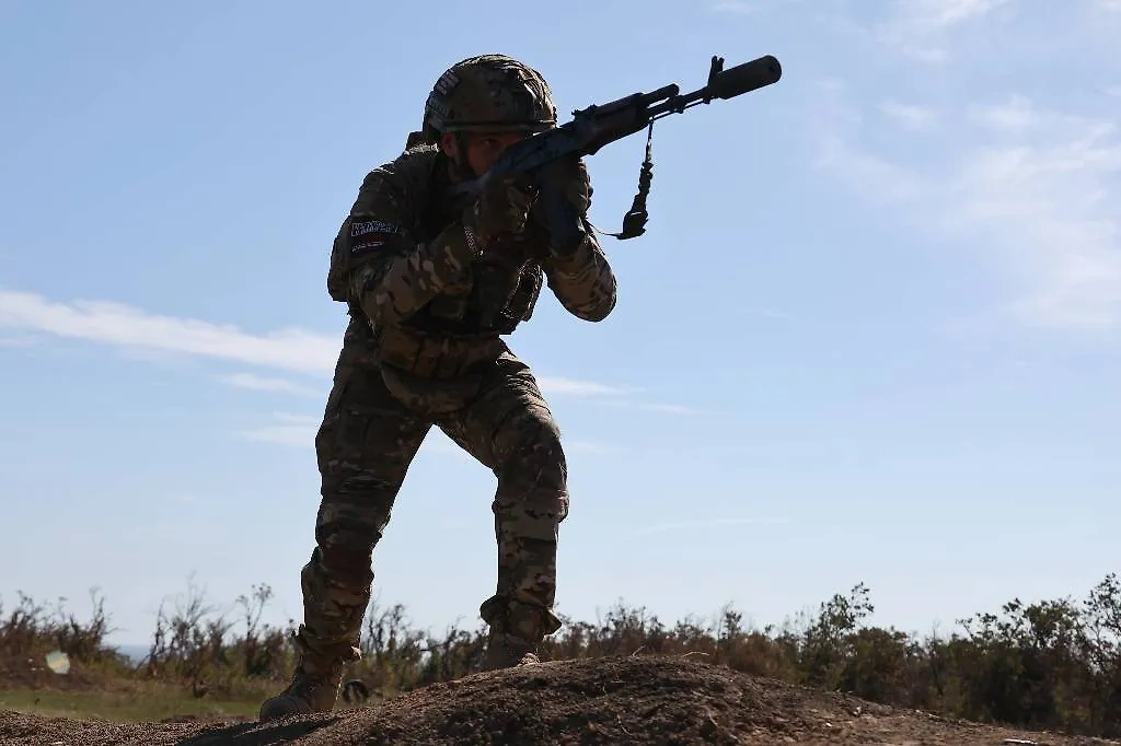 Боец ВС РФ. Обложка © ТАСС / Александр Полегенько