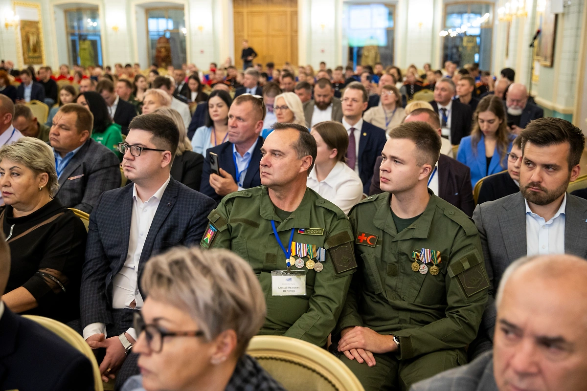 Участники премии «Окопная свеча» в «Соборной палате». Фото © Пресс-служба фонда «Защитники Отечества»