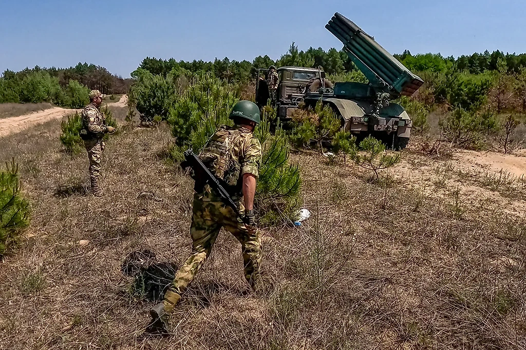 Боевые действия в Курской области. Обложка © ТАСС / Алексей Коновалов