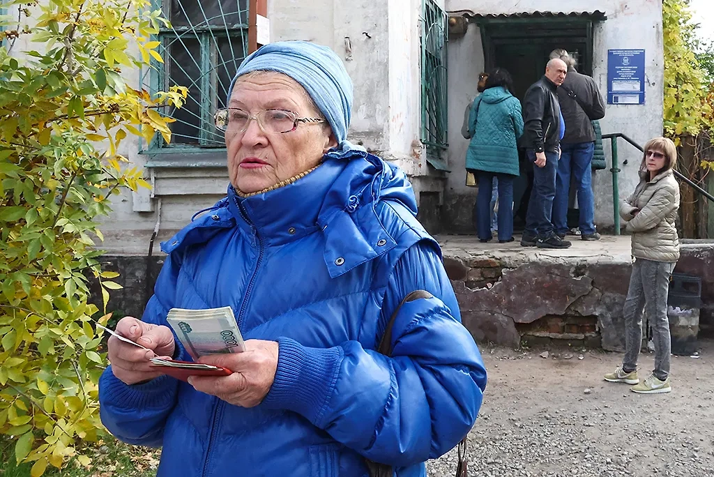 Пенсии россиян зависят от прожиточного минимума, а не от МРОТ. Фото © ТАСС / Валерий Шарифулин