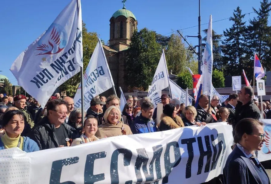 Бессмертный полк в Белграде. Обложка © Х / Посольство России в Сербии