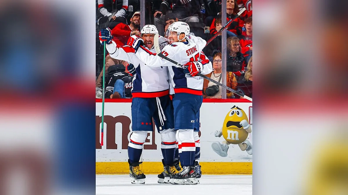 Александр Овечкин и Дилан Строум. Обложка © X / Washington Capitals