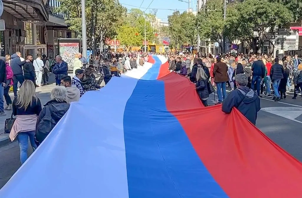 Белград во время празднования 80-летия освобождения города от фашистов. Обложка © ТАСС / Александр Дзюба