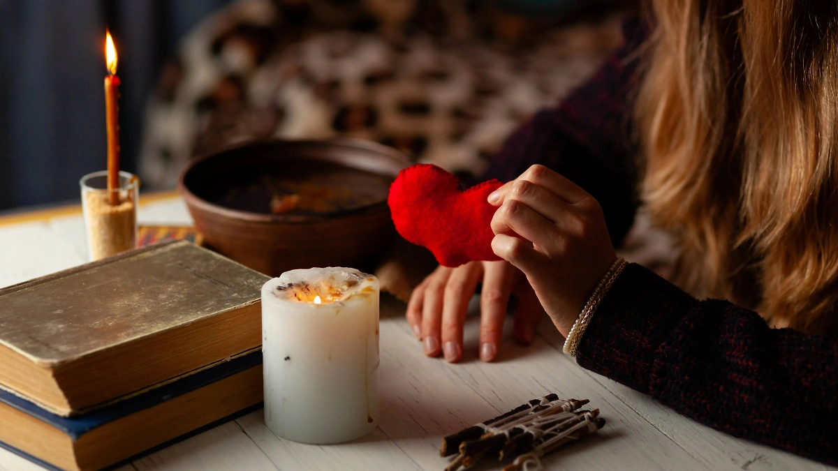 Гадание на Хэллоуин на суженого. Фото © Shutterstock / FOTODOM / Andrii Zastrozhnov