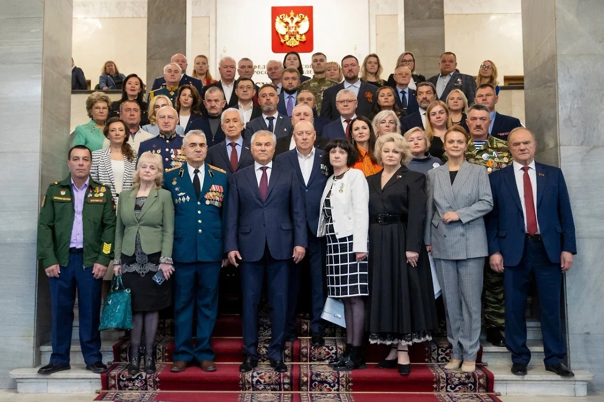 В Госдуме открылась выставка «Отец Героя». Фото © Telegram/Защитники Отечества