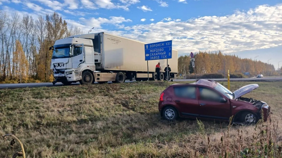 Находившиеся в легковушке женщины погибли. Обложка © Госавтоинспекция Тамбовской области