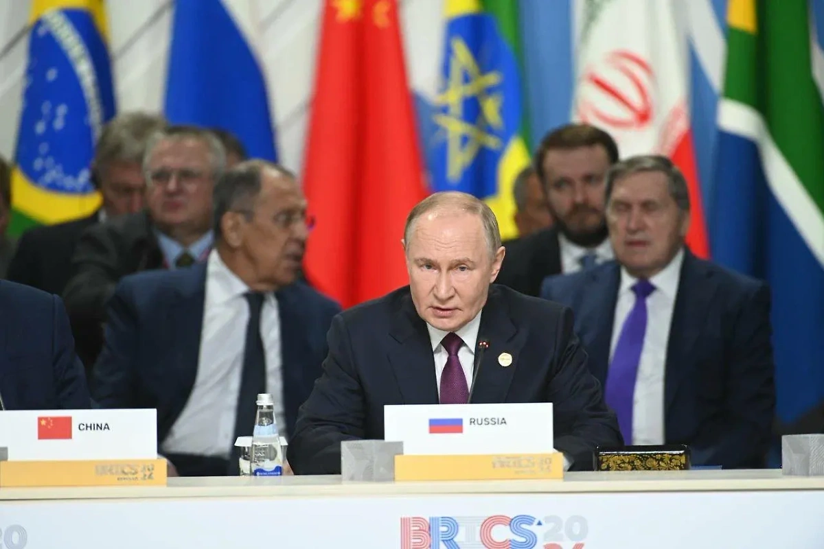 Владимир Путин на заседании саммита БРИКС в Казани. Фото © Life.ru/Павел Баранов