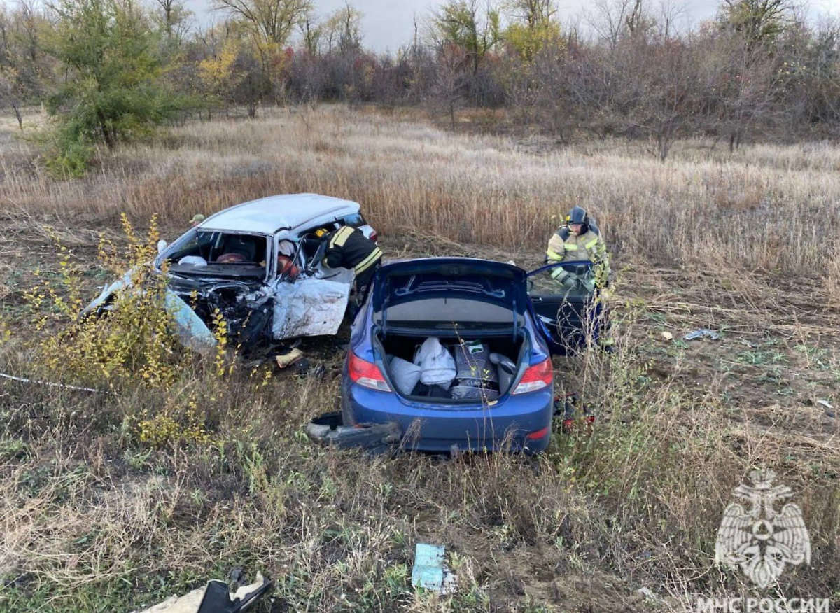 ДТП в Волгоградской области. Обложка © Telegram / МЧС России