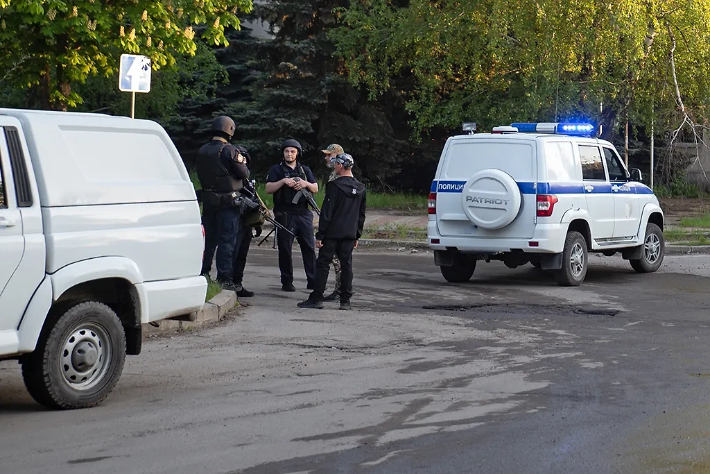 Силовики задержали подозреваемых в убийстве. Фото © ТАСС / Владимир Иванов