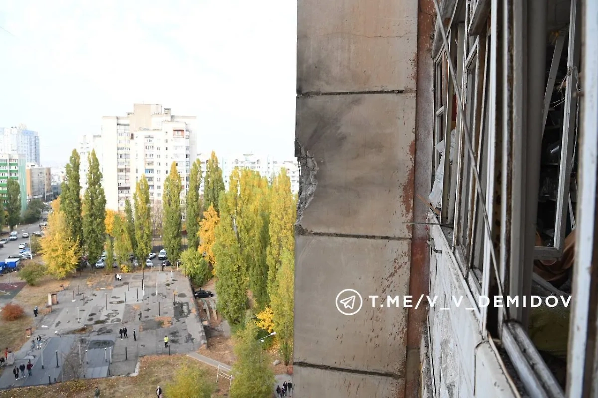 Кадр последствий прилёта БПЛА по многоэтажному дому в Белгороде. Фото © Telegram / v_v_demidov (мэр Белгорода)