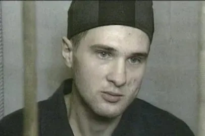 Серийный убийца Роман Бурцев. Обложка © Wikipedia / www.serial-killers.ru/foto/maniacs-foto